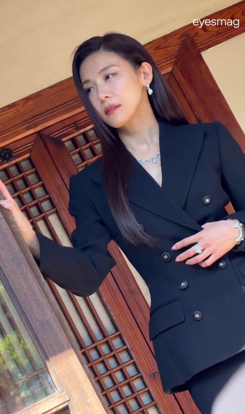 No filter on... Celebrity fashion that makes you realize youthful beauty at 49