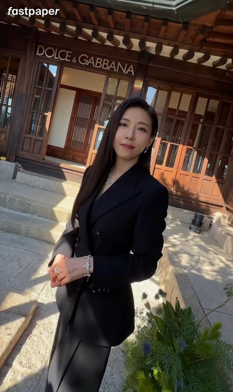 No filter on... Celebrity fashion that makes you realize youthful beauty at 49