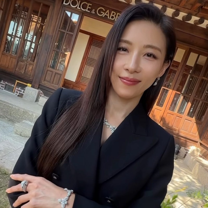 No filter on... Celebrity fashion that makes you realize youthful beauty at 49