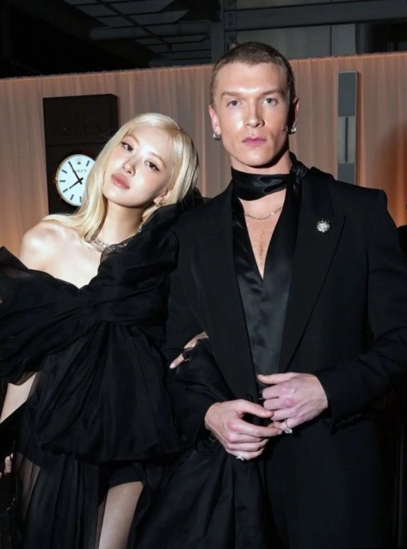 It's enigmatic if you look closely... Celebrity dress fashion made into art