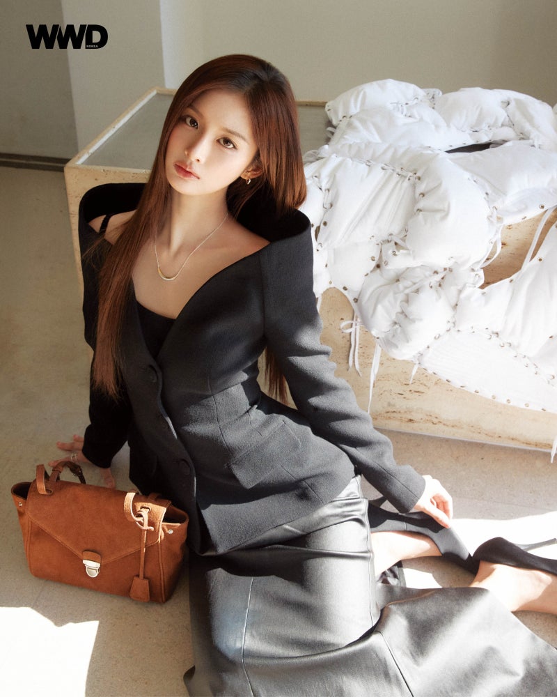 N-Mix Seol Yoon pictorial bag... Visuals catch the eye. Couronne 26FW women's bag fashion.