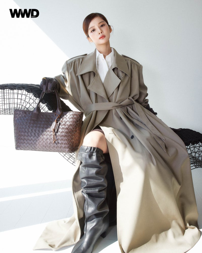 N-Mix Seol Yoon pictorial bag... Visuals catch the eye. Couronne 26FW women's bag fashion.