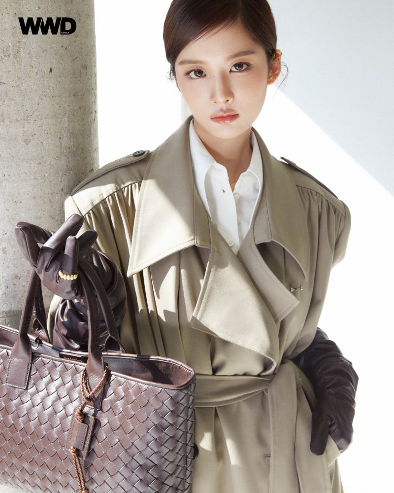 N-Mix Seol Yoon pictorial bag... Visuals catch the eye. Couronne 26FW women's bag fashion.