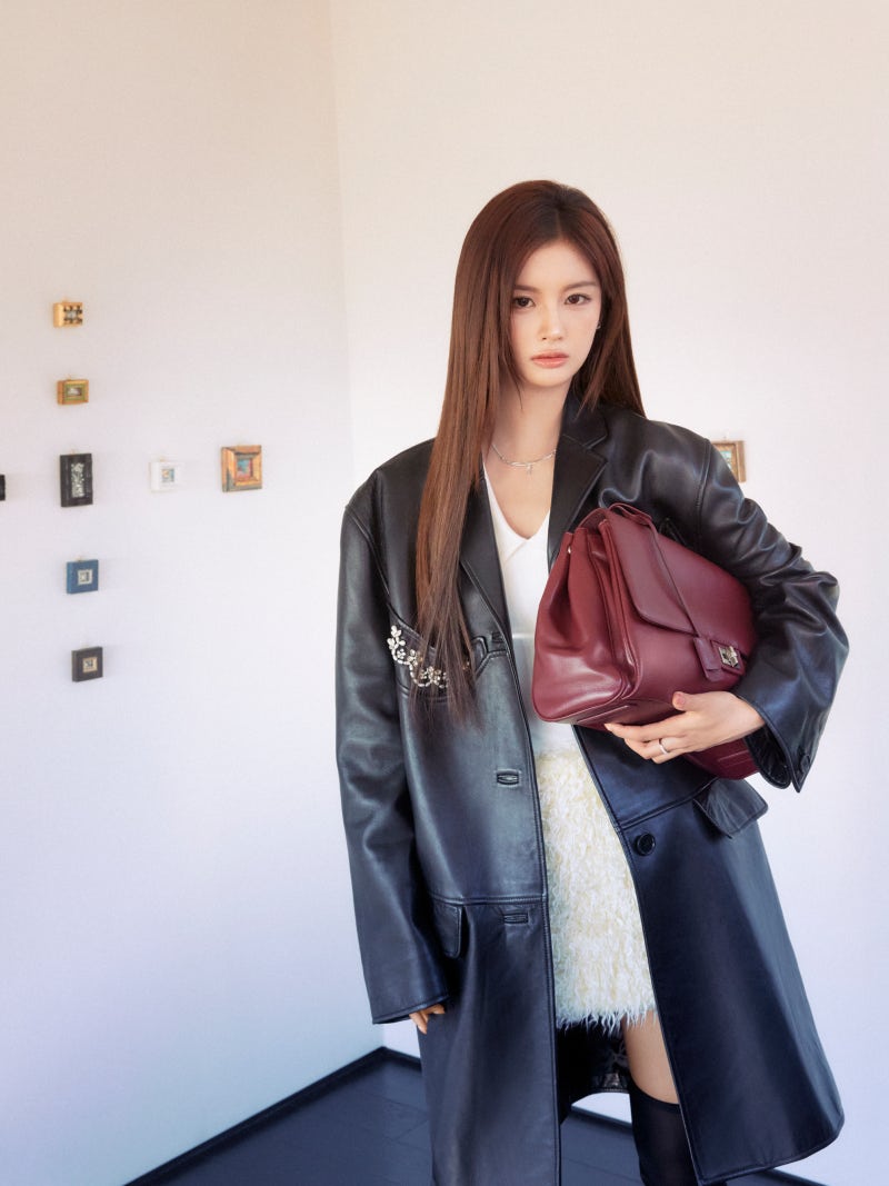 N-Mix Seol Yoon pictorial bag... Visuals catch the eye. Couronne 26FW women's bag fashion.