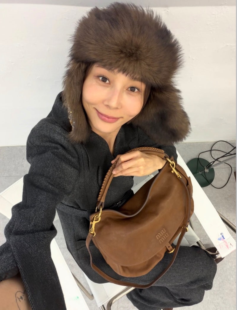 It's a work look by Chugumi... Celebrity fashion that's causing a sensation.