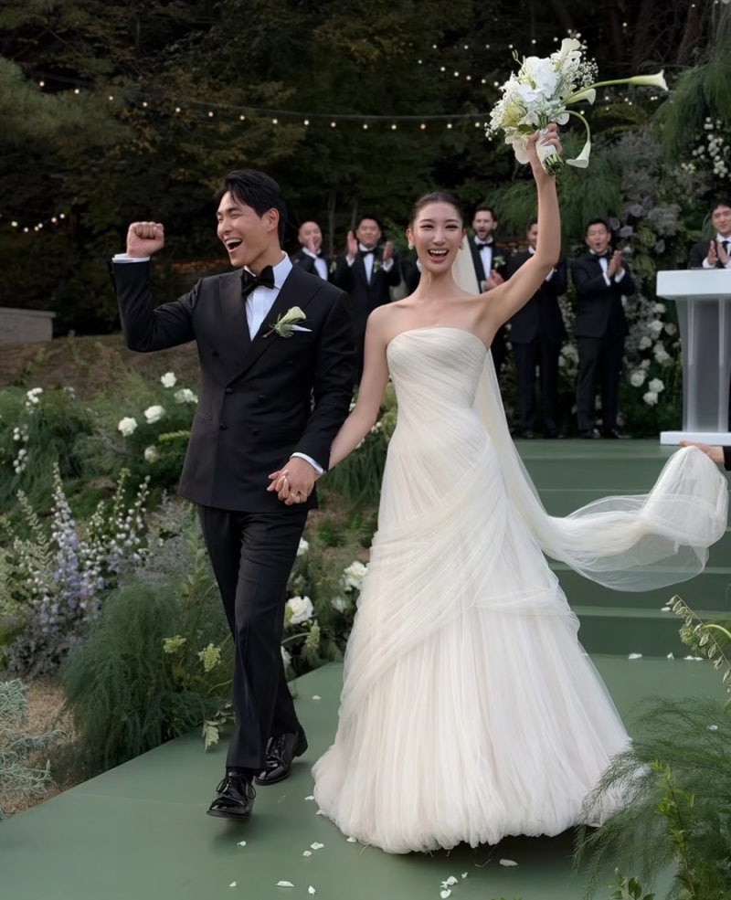 The scale of the wedding was extraordinary... Royal Family Pop Star Wedding Dress