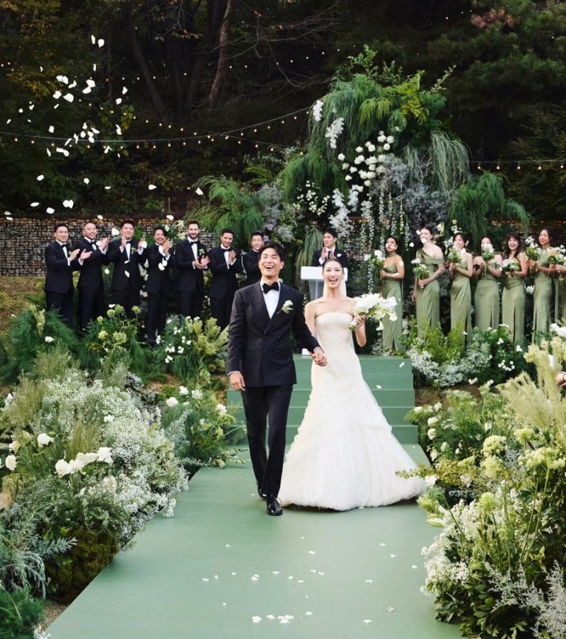 The scale of the wedding was extraordinary... Royal Family Pop Star Wedding Dress