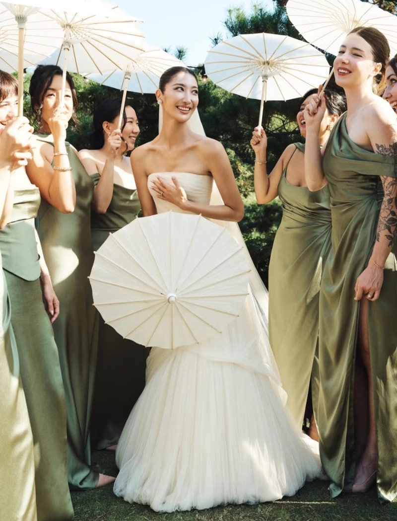 The scale of the wedding was extraordinary... Royal Family Pop Star Wedding Dress