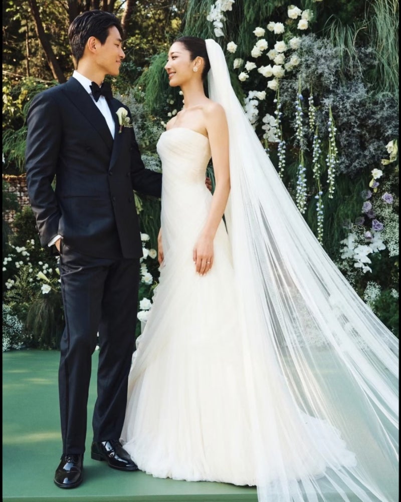 The scale of the wedding was extraordinary... Royal Family Pop Star Wedding Dress
