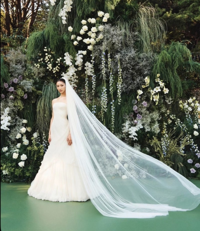 The scale of the wedding was extraordinary... Royal Family Pop Star Wedding Dress