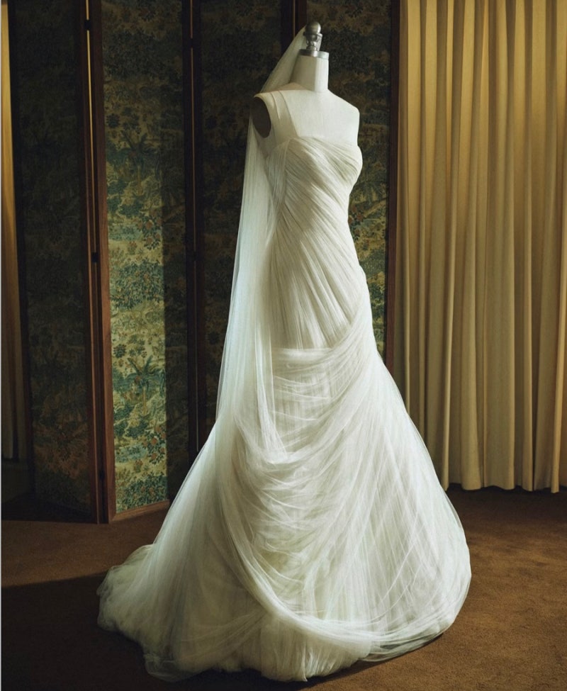 The scale of the wedding was extraordinary... Royal Family Pop Star Wedding Dress