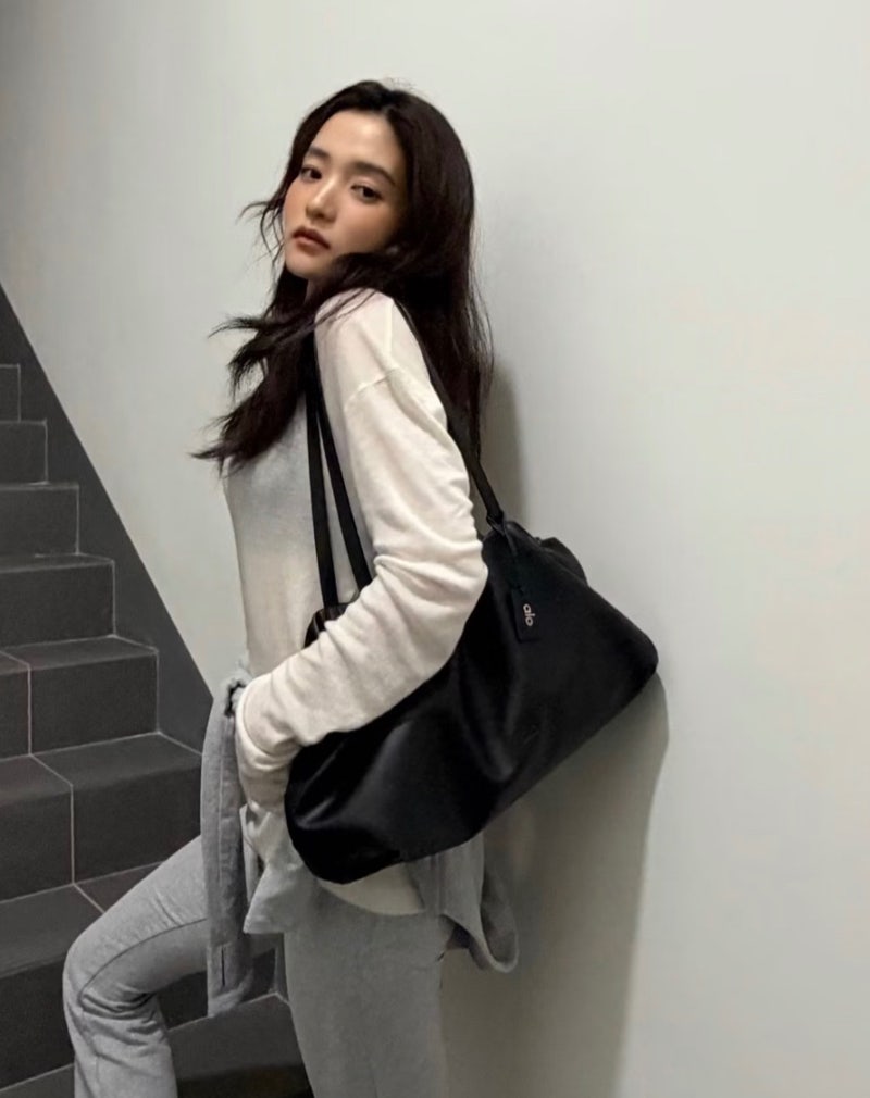 Who are you... The daily fashion of an actress whose beauty is causing a sensation despite looking unchanged.