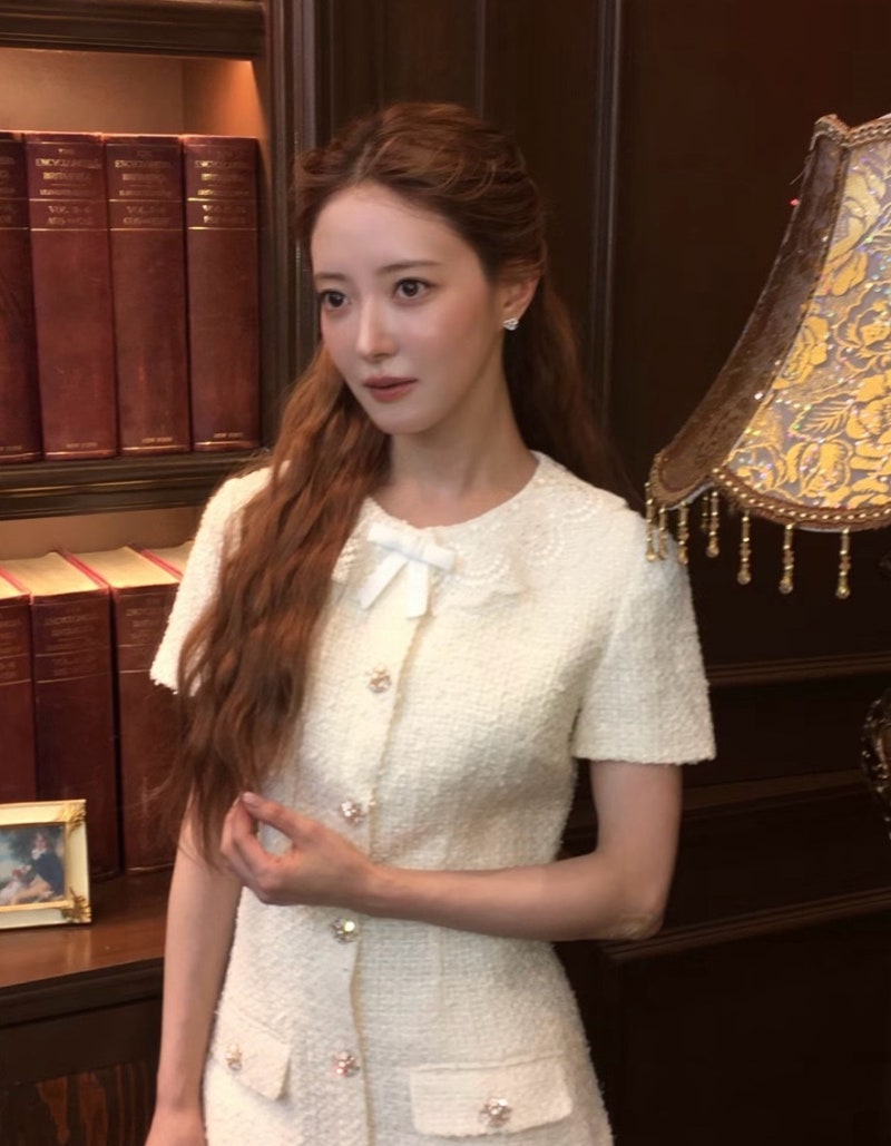 Completely different from the BIFF... Princess-like actress fashion