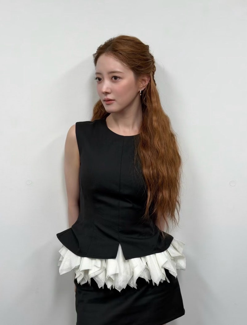 Completely different from the BIFF... Princess-like actress fashion