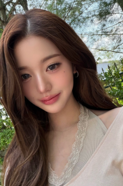 Jang Won-young Made Us Believe a Casual Theme Park Outfit Could Be Editorial