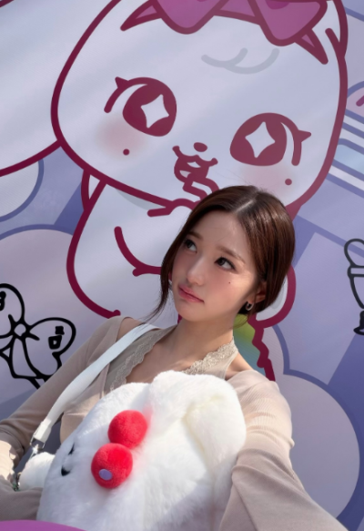 Jang Won-young Made Us Believe a Casual Theme Park Outfit Could Be Editorial