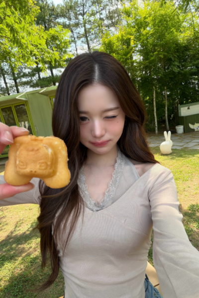 Jang Won-young Made Us Believe a Casual Theme Park Outfit Could Be Editorial