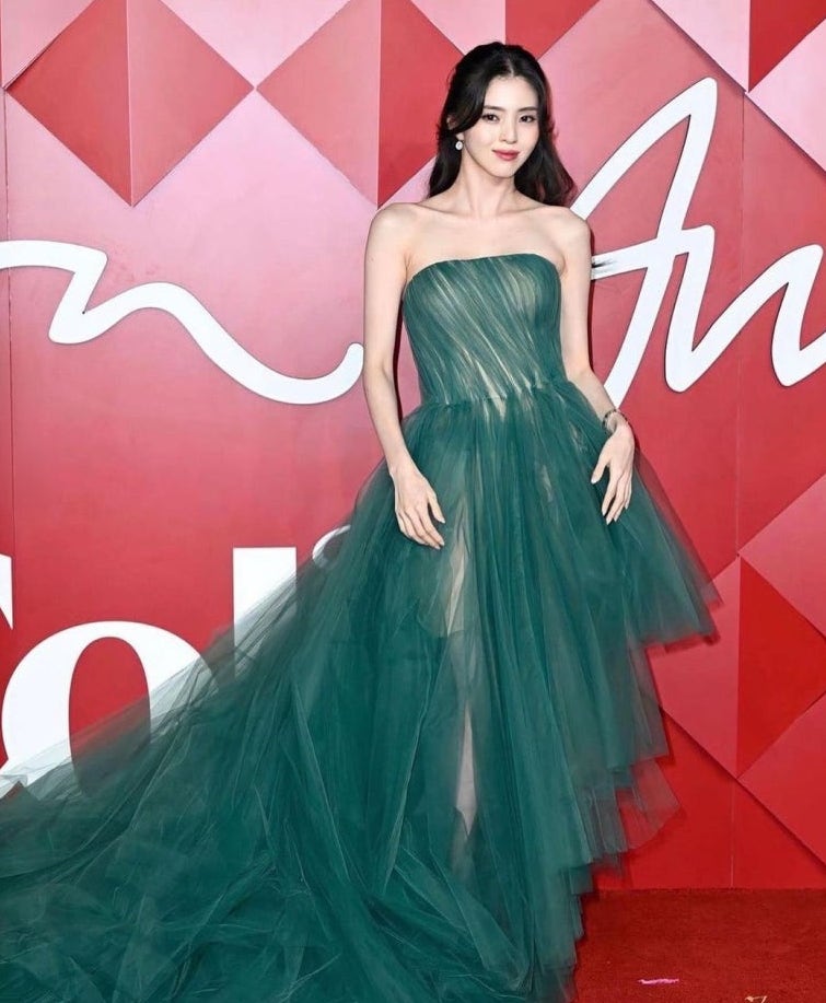 Han So-hee Absolutely Shut Down the British Fashion Awards Red Carpet