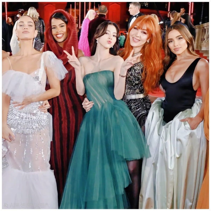 Han So-hee Absolutely Shut Down the British Fashion Awards Red Carpet