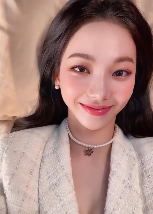 KARINA in bed: the anti-stage version everyone needs to see