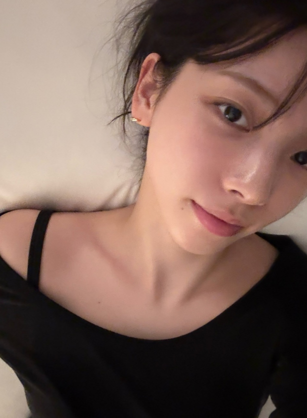 KARINA in bed: the anti-stage version everyone needs to see