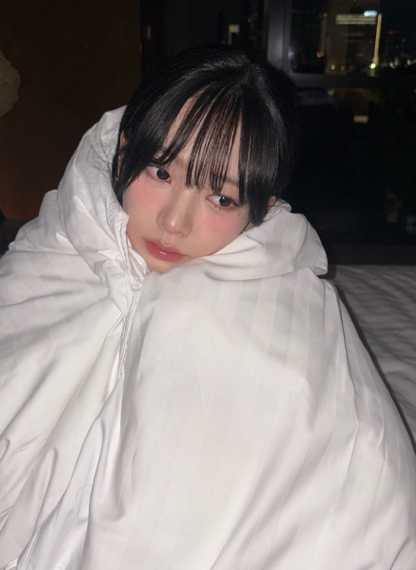 KARINA in bed: the anti-stage version everyone needs to see