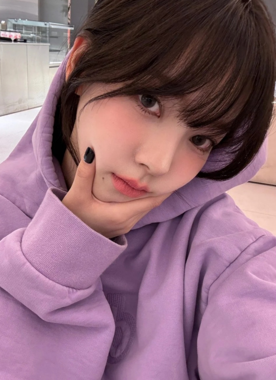 KARINA off-duty: a hoodie and the art of doing absolutely nothing