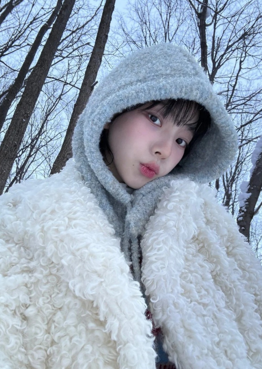 KARINA off-duty: a hoodie and the art of doing absolutely nothing