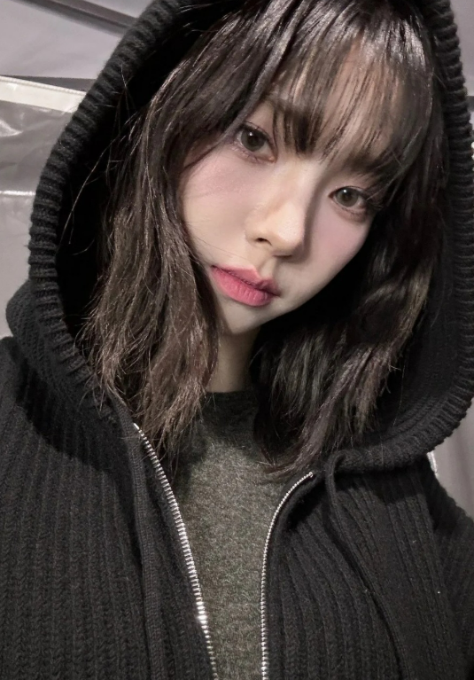 KARINA off-duty: a hoodie and the art of doing absolutely nothing
