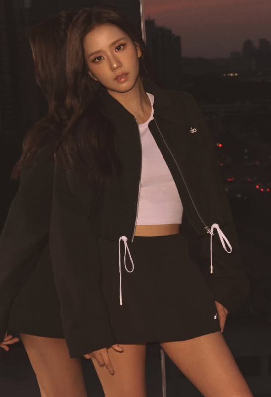 JISOO paints autumn in Alo Yoga: from rooftop ease to gym hustle
