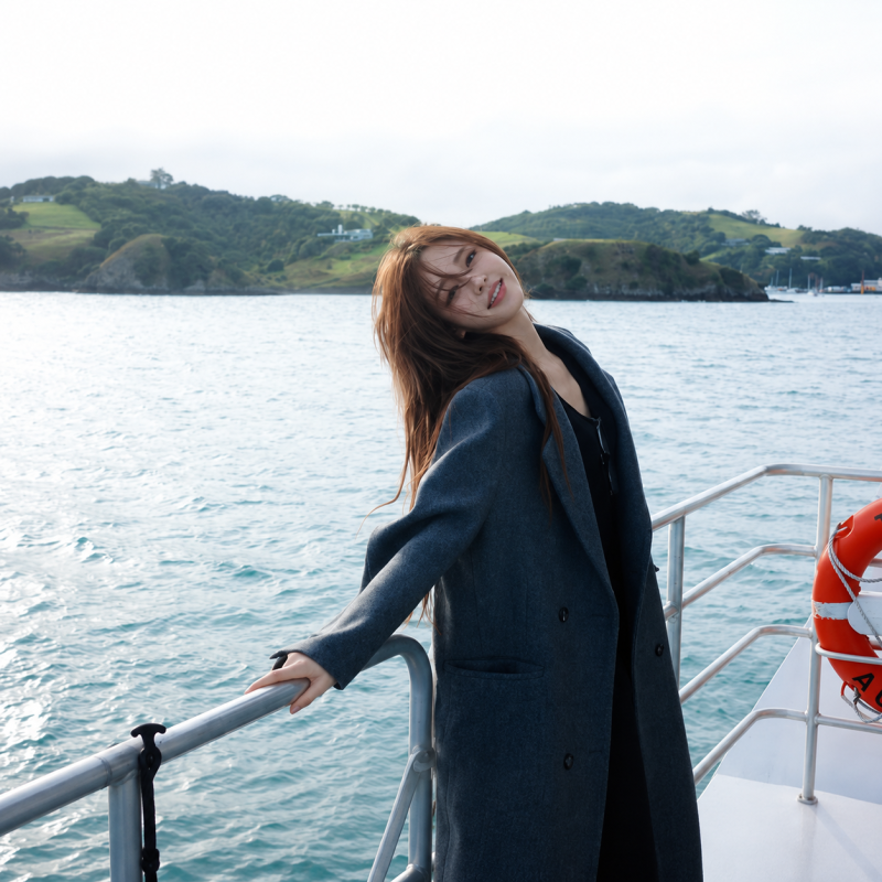 IVE's Liz Glows on Waiheke Island: Travel Editorials & Unfiltered Selcas