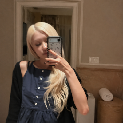 Home Selfie Energy to Full Glam: How Rosé Proved Navy One-Piece Dressing Works at Every Scale
