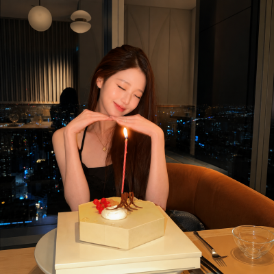 Jang Wonyoung's 22nd Birthday Glow-Up: Lounge Edition
