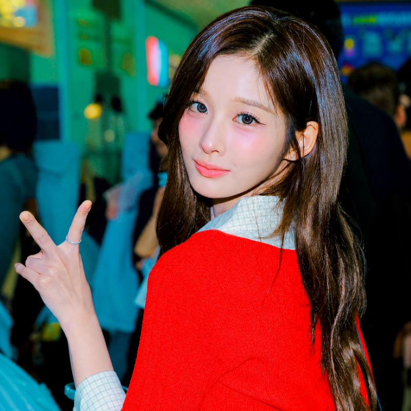 Red knit airport look drops: most expensive detail turned out to be a 3.25M won black bucket bag