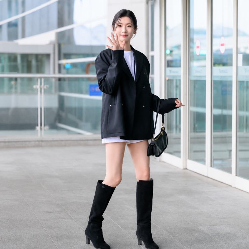 Jung So-min Proves Black-and-White Airport Fashion Is Always a Win