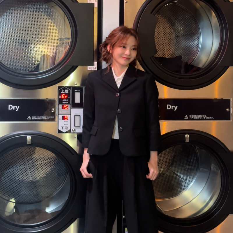 Jo Yi-hyeon Stops Traffic at GU Popup: Brown Tweed vs Black Suit—Two Completely Different Moods