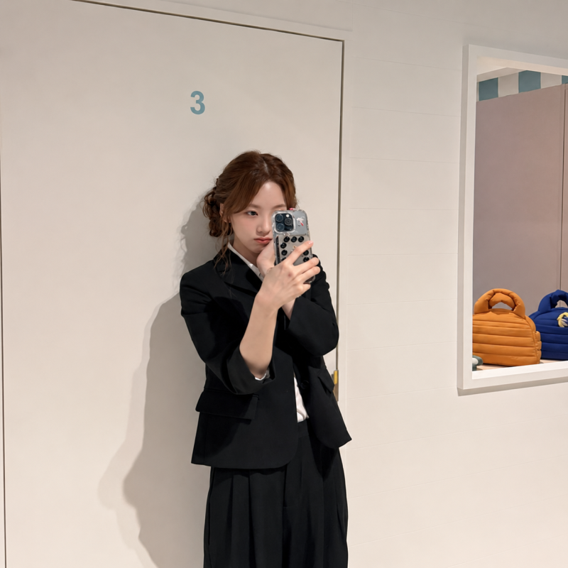 Jo Yi-hyeon Stops Traffic at GU Popup: Brown Tweed vs Black Suit—Two Completely Different Moods