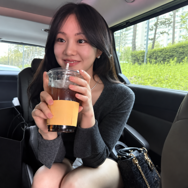 40-Year-Old Actress, Zero Shame in Her Close-Ups — Timeless Visual That Defies Age