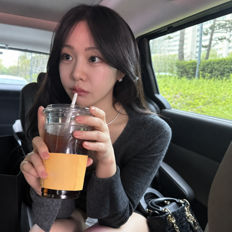 40-Year-Old Actress, Zero Shame in Her Close-Ups — Timeless Visual That Defies Age