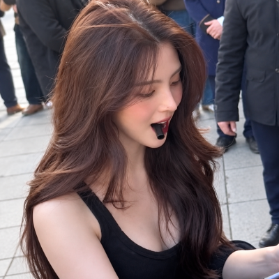 Han So-hee Proves the All-Black Overseas Fan Meet Fit Hits Different