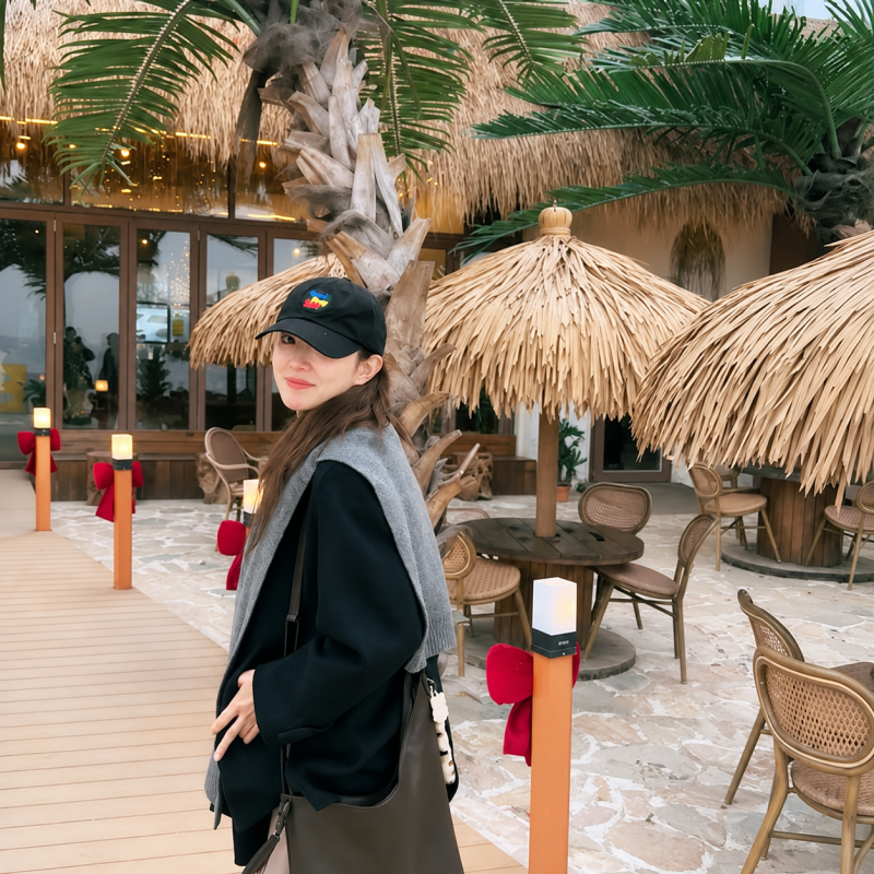 Veteran actress with a career since childhood: how to do elegant night sea mode