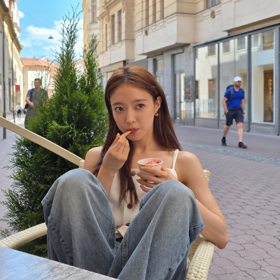 Veteran actress with a career since childhood: how to do elegant night sea mode