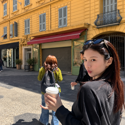 Go Yun-jeong's France trip: from Nice's casual side streets to Chanel bags outside the Louvre