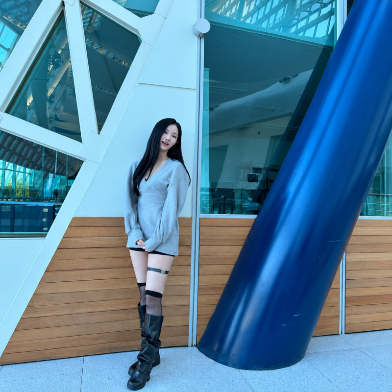 "She left Momoland to focus on acting..." The actress's gray knit dress look
