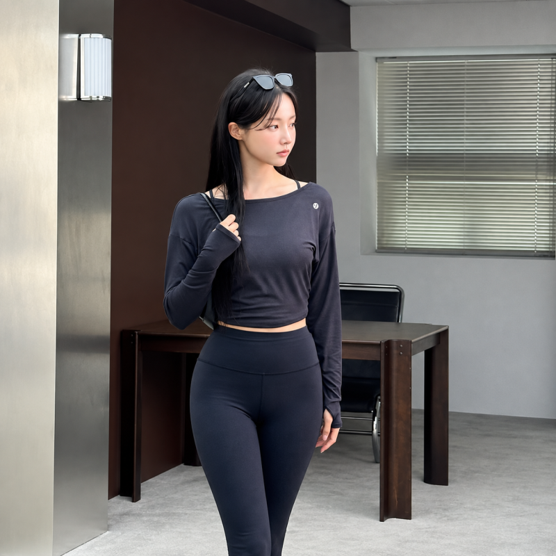 "She left Momoland to focus on acting..." The actress's gray knit dress look