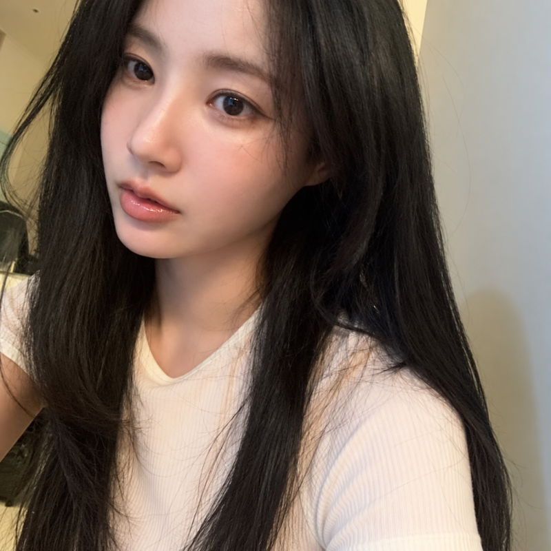"She left Momoland to focus on acting..." The actress's gray knit dress look