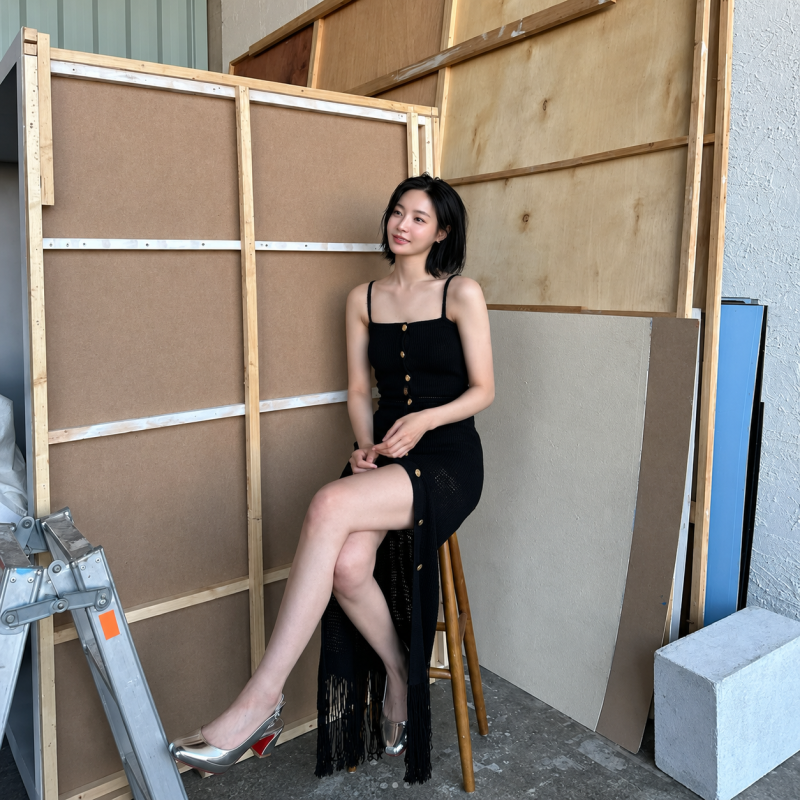 "She left Momoland to focus on acting..." The actress's gray knit dress look