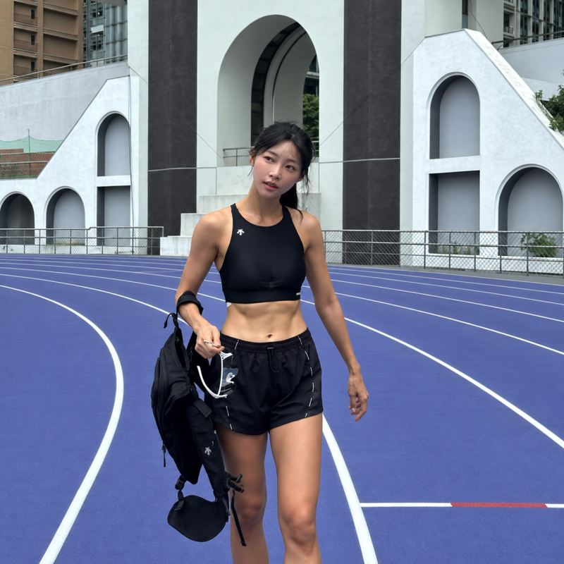 "They say she's a former national team athlete known as the Yoo Ji-min of track and field..." Her look that has conquered even the variety show scene.