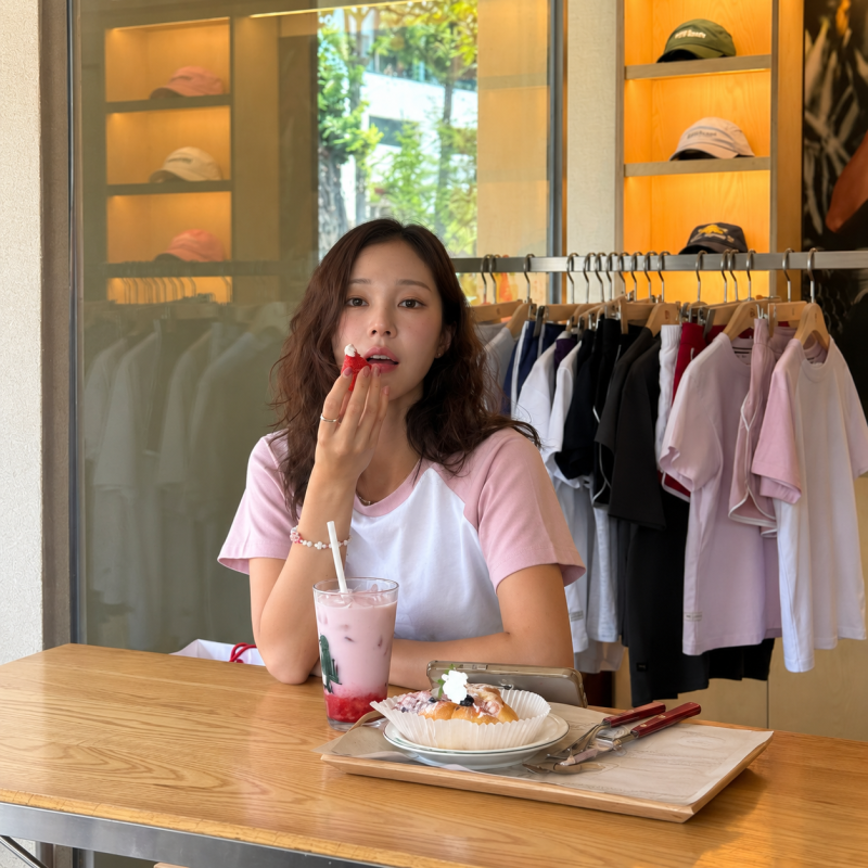 "They say she's the Karina of the tennis world..." Ssoyoni, with 140,000 Instagram followers, showcases her court fashion looks