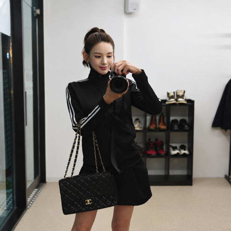 "She's the actress who used to be called the '170cm tall, perfectly proportioned Song Hye-kyo'..." The recent look of the actress who garnered attention for maintaining her toned physique.